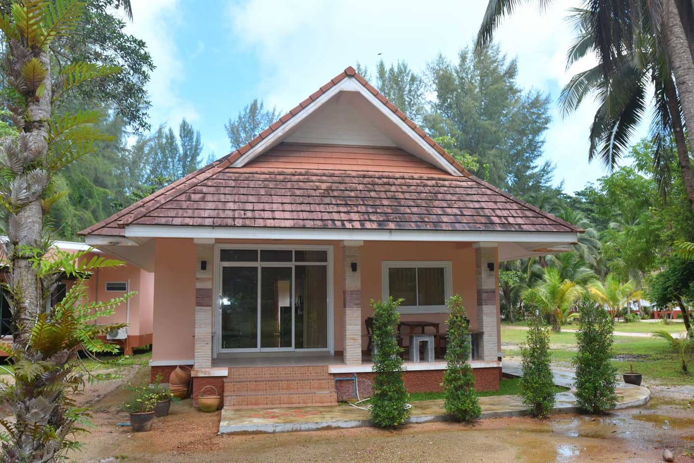 Family bungalow at the beach in Khao Lak